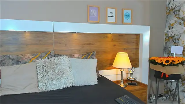 EmaBakker online show from March 2025 11:51:01 AM