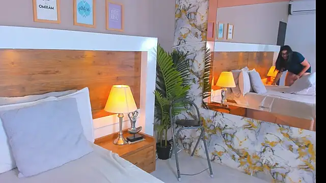 EmaBakker online show from April 2026 04:52:01 AM