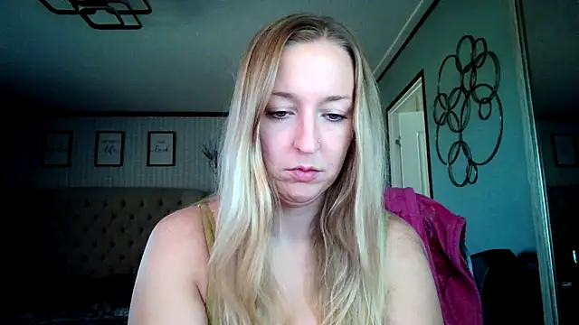 lucyallen4201 online show from January 2025 08:35:02 PM