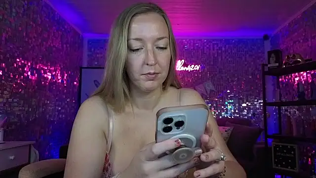 Snapshot of lucyallen4201 chatting on April 2026 10:18:02 AM lucyallen4201 online show from April 2026 10:18:02 AM