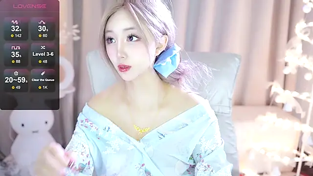 Snapshot of UUKiss_ chatting on February 2025 03:19:01 PM UUKiss online show from February 2025 03:19:01 PM