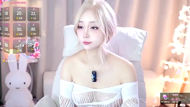 Snapshot of UUKiss_ chatting on October 2025 03:22:02 PM UUKiss online show from October 2025 03:22:02 PM