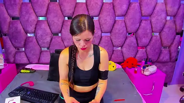 Mariana Benett online show from October 2025 08:50:01 PM