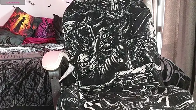 Snapshot of Devil_s_bride chatting on May 2026 04:25:01 PM Devil s bride online show from May 2026 04:25:01 PM
