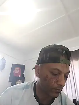 Snapshot of Daretodeviate chatting on December 2025 10:57:01 AM Daretodeviate online show from December 2025 10:57:01 AM