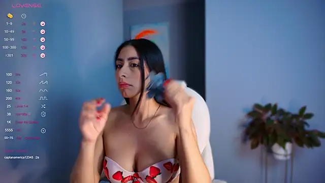 auroracaruso11 online show from December 2024 11:22:02 AM