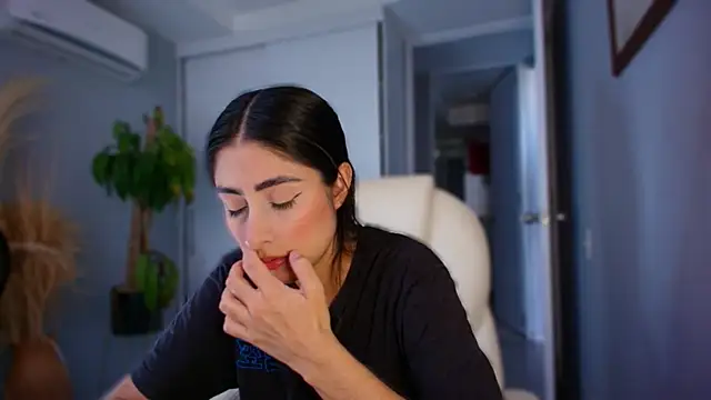 auroracaruso11 online show from September 2025 09:27:02 PM