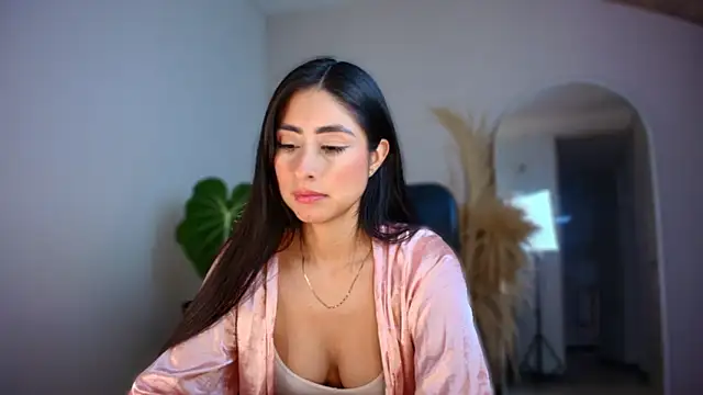 auroracaruso11 online show from December 2025 10:26:01 PM