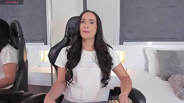 SaraGomez1 online show from February 2025 12:48:01 PM