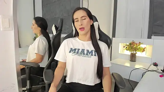 SaraGomez1 online show from October 2025 02:29:01 PM