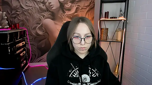 AphexQueen online show from February 2025 05:15:02 PM