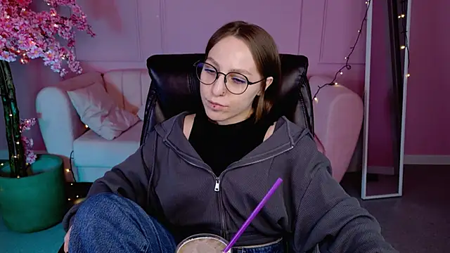 AphexQueen online show from February 2025 01:03:01 PM