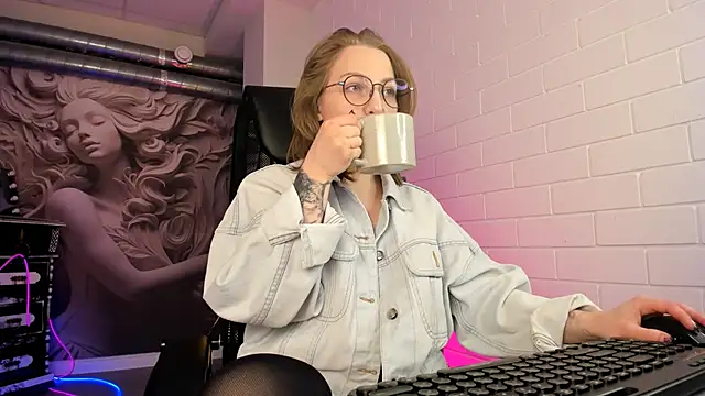 AphexQueen online show from September 2025 09:22:02 AM