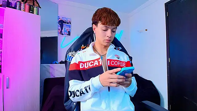 Snapshot of twink_sebas_ chatting on February 2026 06:33:01 PM twink sebas online show from February 2026 06:33:01 PM