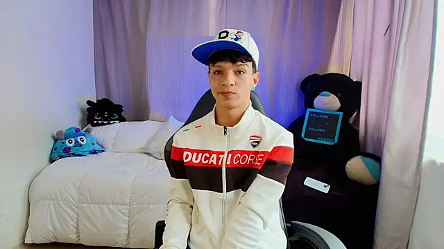 Snapshot of twink_sebas_ chatting on May 2026 04:13:02 PM twink sebas online show from May 2026 04:13:02 PM