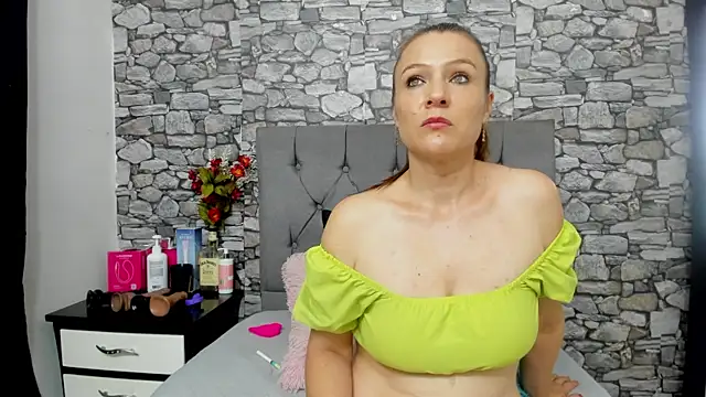 Snapshot of your_angel7 chatting on November 2025 01:39:02 AM your angel7 online show from November 2025 01:39:02 AM