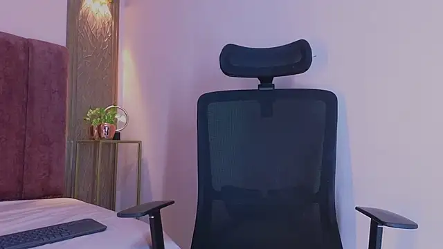 Emy leon online show from October 2025 11:03:02 PM