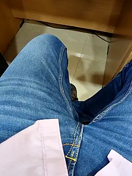 Ishan003 online show from February 2026 01:48:01 AM