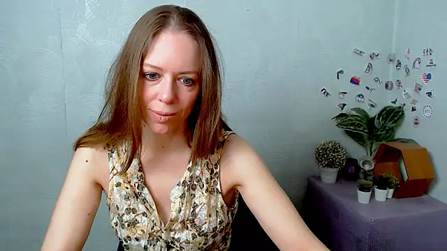 Snapshot of GloriaSi_ chatting on April 2026 05:01:02 AM GloriaSi online show from April 2026 05:01:02 AM