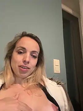 Annelibre online show from November 2025 12:01:02 AM