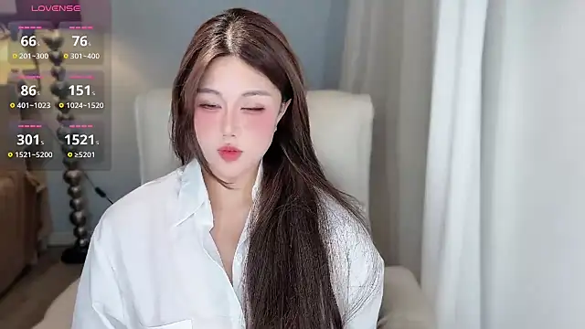 Strawberrybabyy1 online show from December 2024 04:01:02 PM