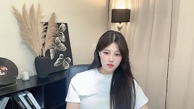 Strawberrybabyy1 online show from March 2025 03:30:02 PM