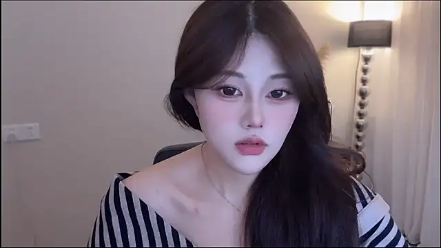 Strawberrybabyy1 online show from December 2025 03:43:01 PM