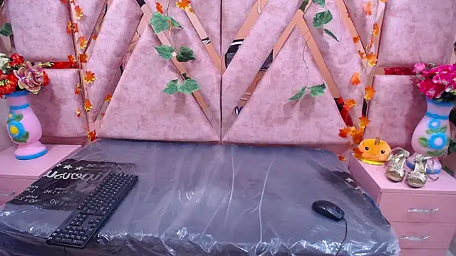 CataleyaLars20 online show from February 2025 12:47:01 PM