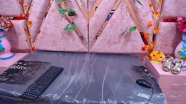 CataleyaLars20 online show from February 2025 03:49:01 PM