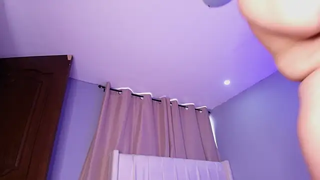 Shenoa1 online show from November 2025 11:53:02 AM