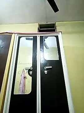 heenage online show from October 2025 05:04:01 PM