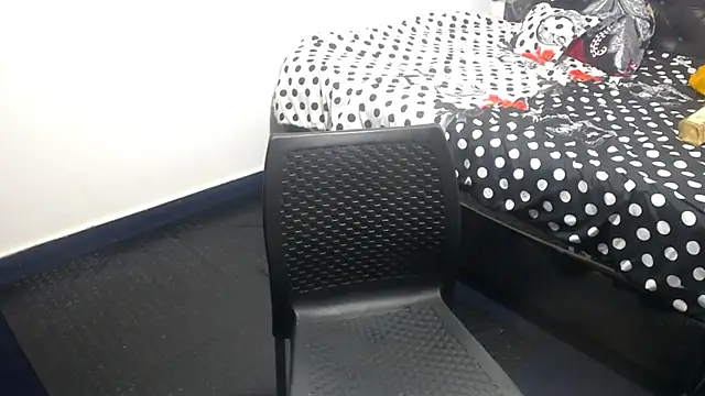 shopyymessyy online show from February 2025 07:44:01 PM