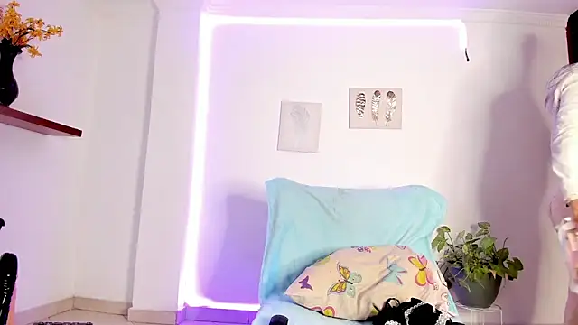 anniesweet- online show from November 2025 01:10:01 PM