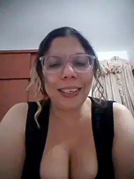 Snapshot of Carliina_Soussa chatting on February 2026 11:03:01 PM Carliina Soussa online show from February 2026 11:03:01 PM