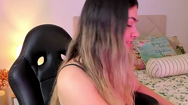 Lau Bee online show from December 2024 06:52:02 PM