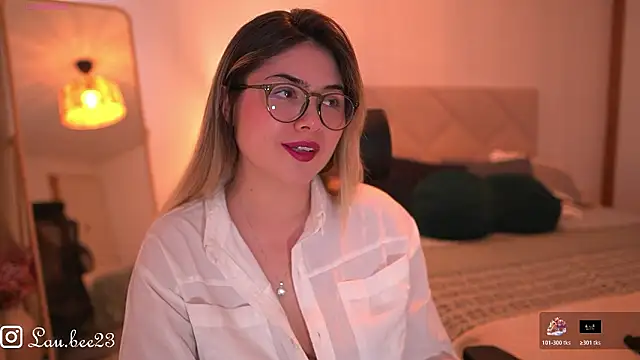 Snapshot of Lau_Bee chatting on February 2026 04:49:01 PM Lau Bee online show from February 2026 04:49:01 PM