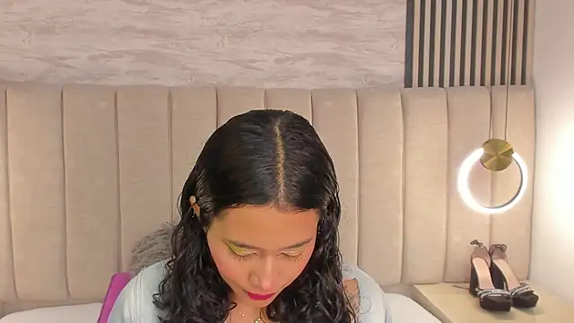 Snapshot of laura_smith33 chatting on October 2025 03:00:01 PM laura smith33 online show from October 2025 03:00:01 PM