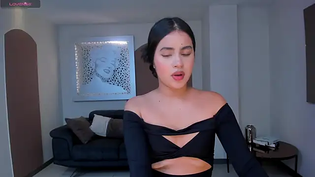 IsabellaHill  online show from December 2024 05:23:02 PM