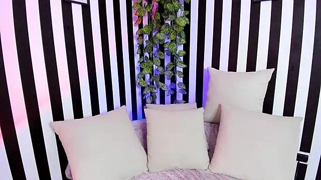 liz goth online show from April 2026 01:34:01 PM