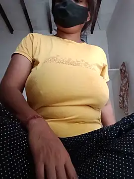 Snapshot of illay_love chatting on June 2026 04:44:01 AM illay love online show from June 2026 04:44:01 AM