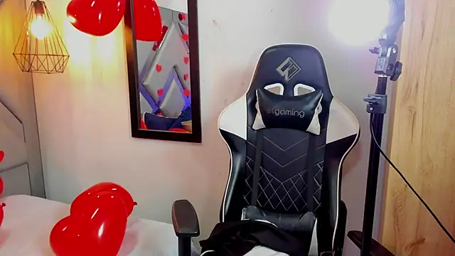 Nahomi-Hill online show from February 2025 04:14:02 AM