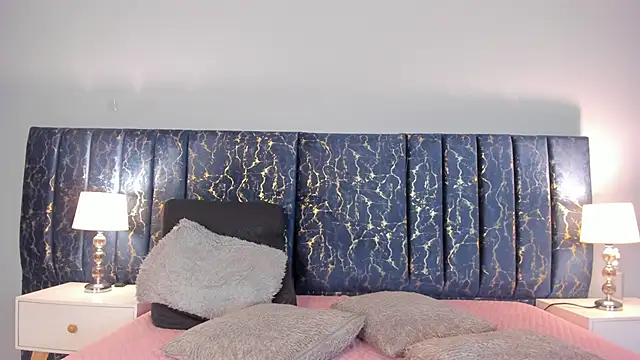 Sophia Lemos online show from October 2025 02:07:02 PM