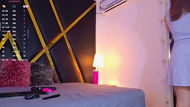 Adel Nesbiit online show from September 2025 07:25:01 PM