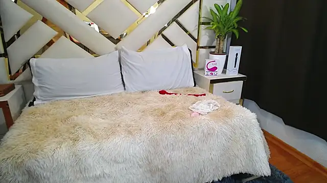 carolineamber  online show from December 2024 02:19:02 PM