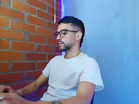 Leandro valenzuela online show from September 2025 03:45:01 PM