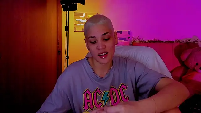 Charlee pink online show from April 2026 01:05:02 AM