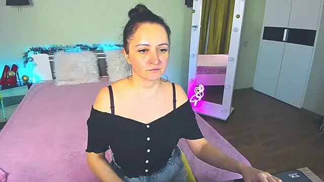 Snapshot of AngellLika chatting on December 2024 04:59:02 PM AngellLika online show from December 2024 04:59:02 PM