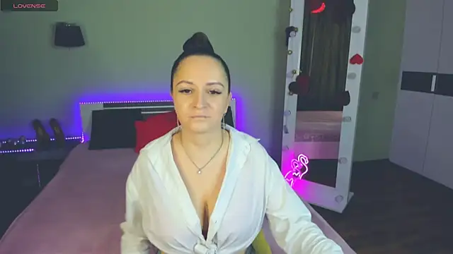 Snapshot of AngellLika chatting on November 2025 05:13:02 AM AngellLika online show from November 2025 05:13:02 AM