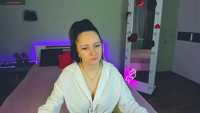 Snapshot of AngellLika chatting on November 2025 02:17:01 PM AngellLika online show from November 2025 02:17:01 PM