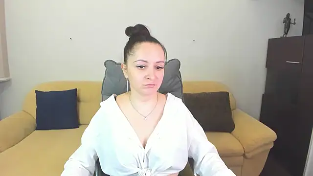 Snapshot of AngellLika chatting on November 2025 01:44:02 PM AngellLika online show from November 2025 01:44:02 PM